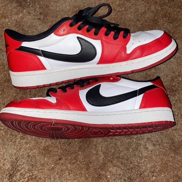 Jordan 1 Chicago low’s - Picture 2 of 6